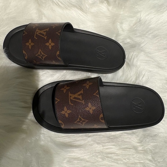 Louis Vuitton Sunbath mule slide. 
Wore a few times only. - Picture 4 of 4